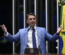 Aliados de Flávio Bolsonaro tentam adiar votação da escala 6x1