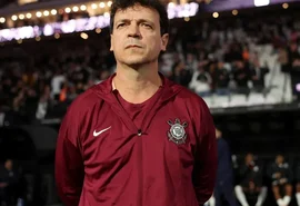 Líderes do elenco pedem e Corinthians mantém Fernando Diniz no cargo