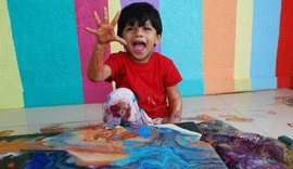 Menino de 4 anos pinta quadros vendidos por milhares de dólares
