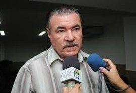 Cícero Almeida enfrenta dificuldades para botar ‘bloco na rua’ em Maceió