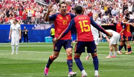 Espanha encerra jejum e volta a vencer jogo eliminatório em Copas