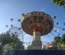 Vítima que caiu de brinquedo em parque respira com ajuda de aparelhos