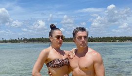 Claudia Raia e marido fazem viagem romântica em Porto de Pedras