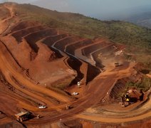 Minério de ferro sobe com alta no frete e tensão no mercado global