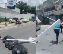 Pais e responsáveis fazem protesto por falta de vagas em escolas de Maceió