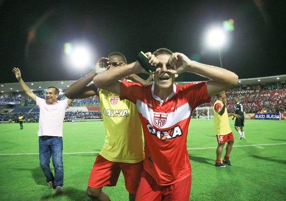 CRB investe mais uma vez em ingressos simbólicos e reprisa jogo do título alagoano de 2016