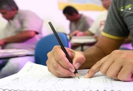 Projeto que garante vagas para mães no período diurno no EJA é aprovado nesta terça (14)