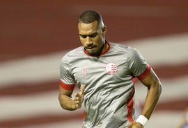 Lateral Kevyn, ex-Náutico, assina contrato com o CSA