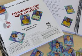 Pessoas com deficiência visual ganham álbum da Copa em braille