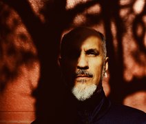 Nilton Resende lança nova edição de livro em comemoração aos 27 anos de carreira, em Maceió