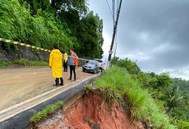 Defesa Civil interdita parcialmente ladeira de Fernão Velho
