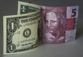 Dólar tem queda de 0,88%, e é vendido perto de R$ 5,77