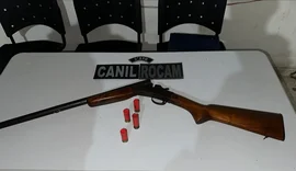 Homem é preso com espingarda calibre 12 após disparar em via pública