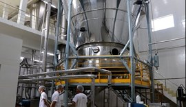 Máquinas de grande porte são utilizadas na produção de leite em pó no interior de Alagoas