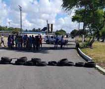 Moradores do Vergel bloqueiam Av. Senador Rui Palmeira em manifestação