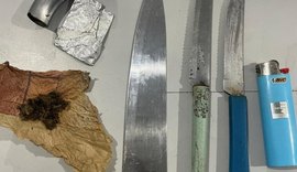 Armas e drogas são encontradas nos fundos de escola no Farol