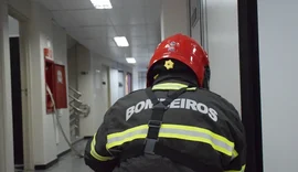 Bombeiros resgatam pessoa presa em elevador no Centro de Maceió