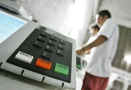 TSE volta a proibir celular, mesmo desligado, na cabine de votação