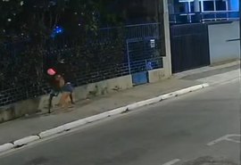 VÍDEO: mulher em situação de rua é morta a facadas por companheiro na Ponta Verde