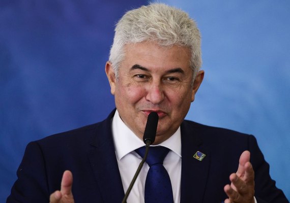 Ministro anuncia desenvolvimento de vacina financiada pelo governo