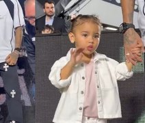 Neymar chora ao ver filha em apresentação de balé pela primeira vez