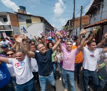 Rafael Brito comemora aniversário durante caminhada pelo Jacintinho
