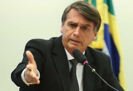 Bolsonaro se esconde no banheiro para escapar de xingamentos