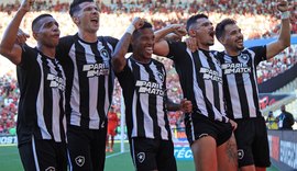 Botafogo vence o Flamengo por 3 a 2 e vira líder do Brasileirão