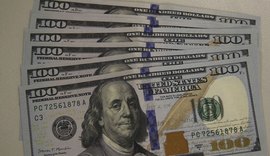 Dólar cai para R$ 4,60 e fecha no menor nível em dois anos