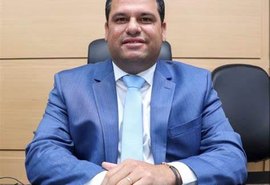 Presidente da Câmara de Arapiraca cobra do prefeito piso salarial dos servidores da educação proporcional ao nacional