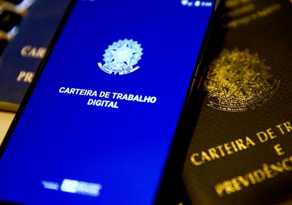 Desemprego recua para 5,3%, mas inadimplência atinge recorde