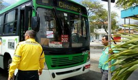 Equipes da SMTT recolhem ônibus irregulares em Maceió