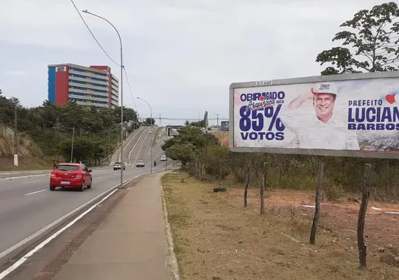 Luciano Barbosa e o recado nada sutil em Maceió: uma resposta a JHC?