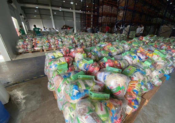 Prefeitura de Arapiraca inicia distribuição de cestas básicas à população