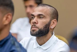 Justiça da Espanha dá liberdade provisória a Daniel Alves sob fiança de 1 milhão de euros