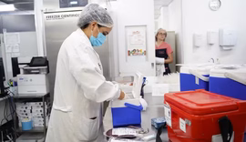 Bolsa de sangue raro viaja na cabine de avião para salvar paciente em MG