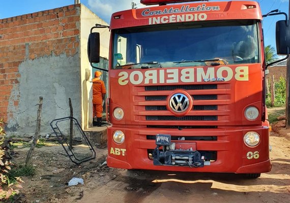Incêndio no interior alagoano chega ao segundo pavimento do imóvel