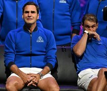 Roger Federer se despede das quadras, emocionado, em partida ao lado de ' Rafael Nadal'