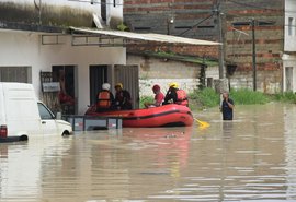 Famílias ilhadas pela chuva são resgatadas em Rio Largo