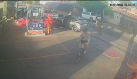 Polícia divulga imagens dos suspeitos de homicídio em frente à barbearia em Maceió