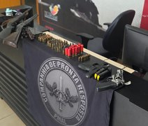 Polícia apreende arsenal de armas em fazenda no interior de Alagoas