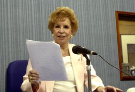 Atriz e radialista Daisy Lúcidi morre por covid-19 aos 90 anos