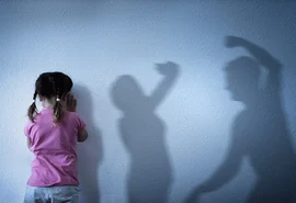Filhos e enteados das vítimas de feminicídio têm direito à pensão do INSS