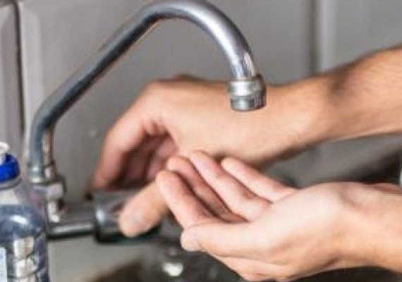 Casal garante abastecimento de água na Chã de Bebedouro