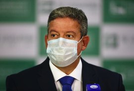 Lira suspende retorno presencial e dispensa deputados de comparecerem à Câmara