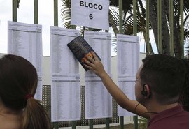 Estudante destro faz Enem com a mão esquerda após quebrar o braço