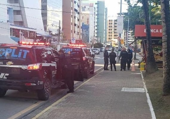 Homem acusado de roubo é preso na Praça do Skate, na Ponta Verde