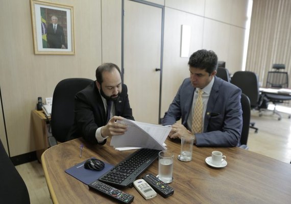 Prefeito Rui Palmeira pede liberação de recursos para Educação