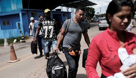 Venezuelanos usam rota clandestina para comprar comida no Brasil