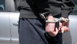 Homem é preso em flagrante após oferecer R$ 4 para criança em troca de um beijo